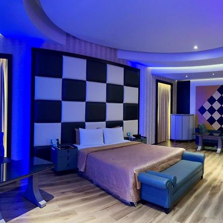 Pingtung Wei Feng Exquisite Motel Pintung Branch المظهر الخارجي الصورة