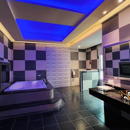 Pingtung Wei Feng Exquisite Motel Pintung Branch المظهر الخارجي الصورة