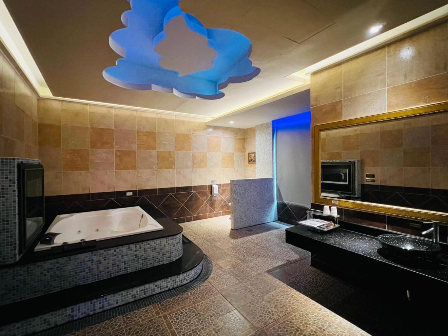 Pingtung Wei Feng Exquisite Motel Pintung Branch المظهر الخارجي الصورة